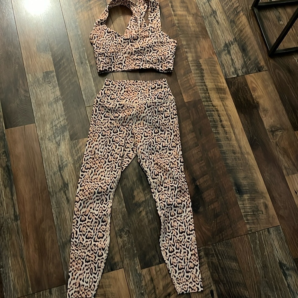 Lorna Jane cheeta set